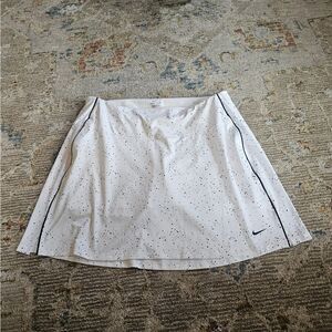 Nike Dri Fit Athletic Skirt With Built-in Shorts And Pockets. Size XXL, Total